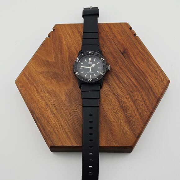 Timex Women's Sporty Boyfriend Watch Black Date Dial Gorpcore Water Resistant - Picture 4 of 6